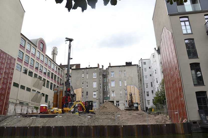 Das Foto zeigt die Baustelle am Grundstück Hegestraße 46 am 1.9.2019.